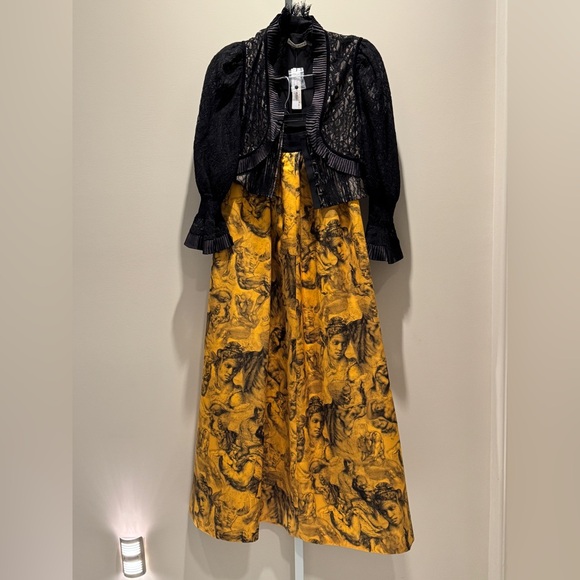 Alice + olivia black lace cropped top size M runs small - Picture 9 of 10